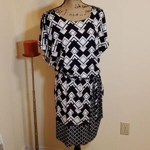 White House Black Market B&W Geometric Dress | Flutter Sleeve | Small